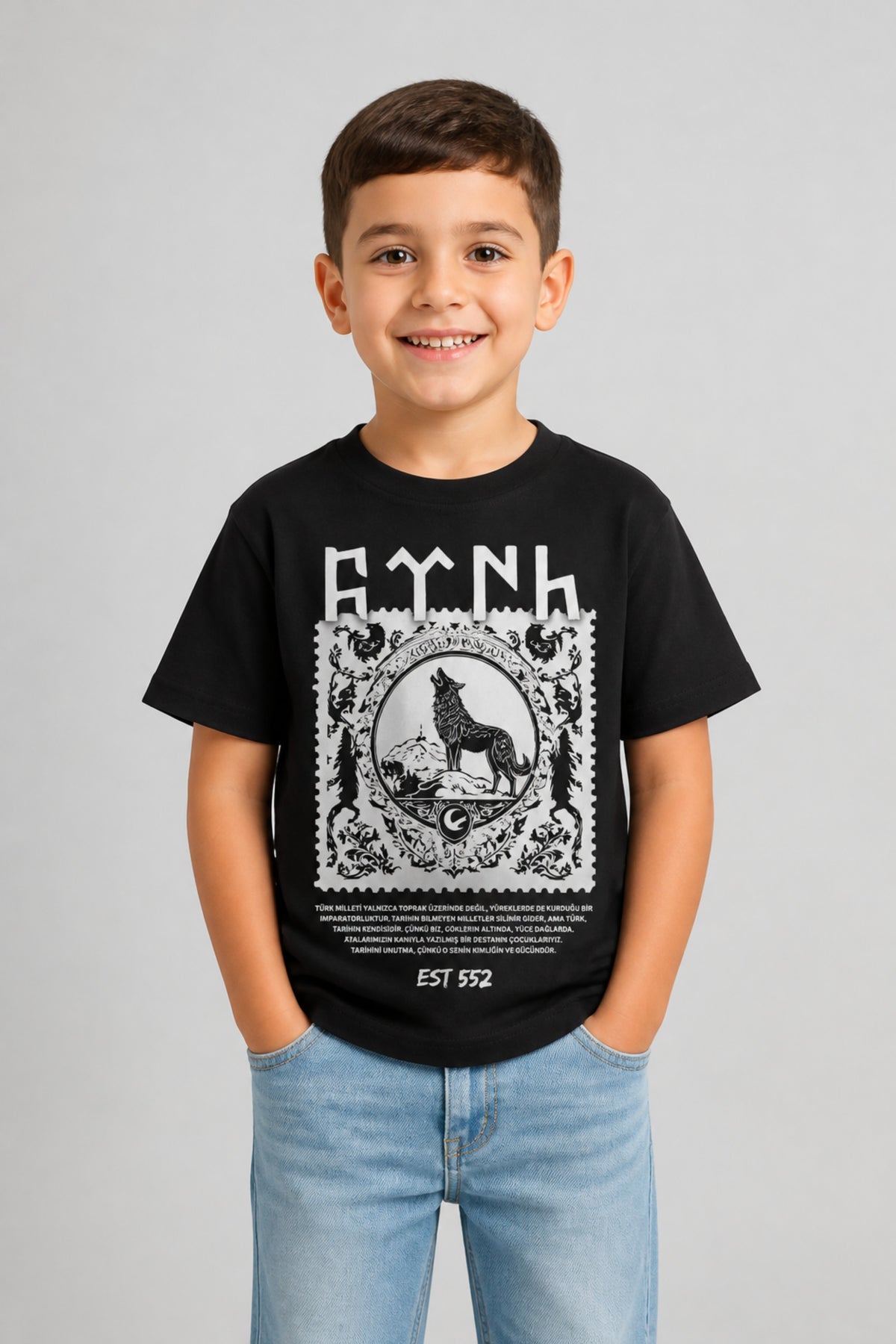 REALSTIL Göktürk Kids T-Shirt – getragen, Schwarz