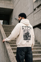 REALSTIL Göktürk Oversized Hoodie White Sand – Model Herren