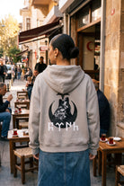 REALSTIL Göktürk Oversized Hoodie Light Asphalt – Model Damen