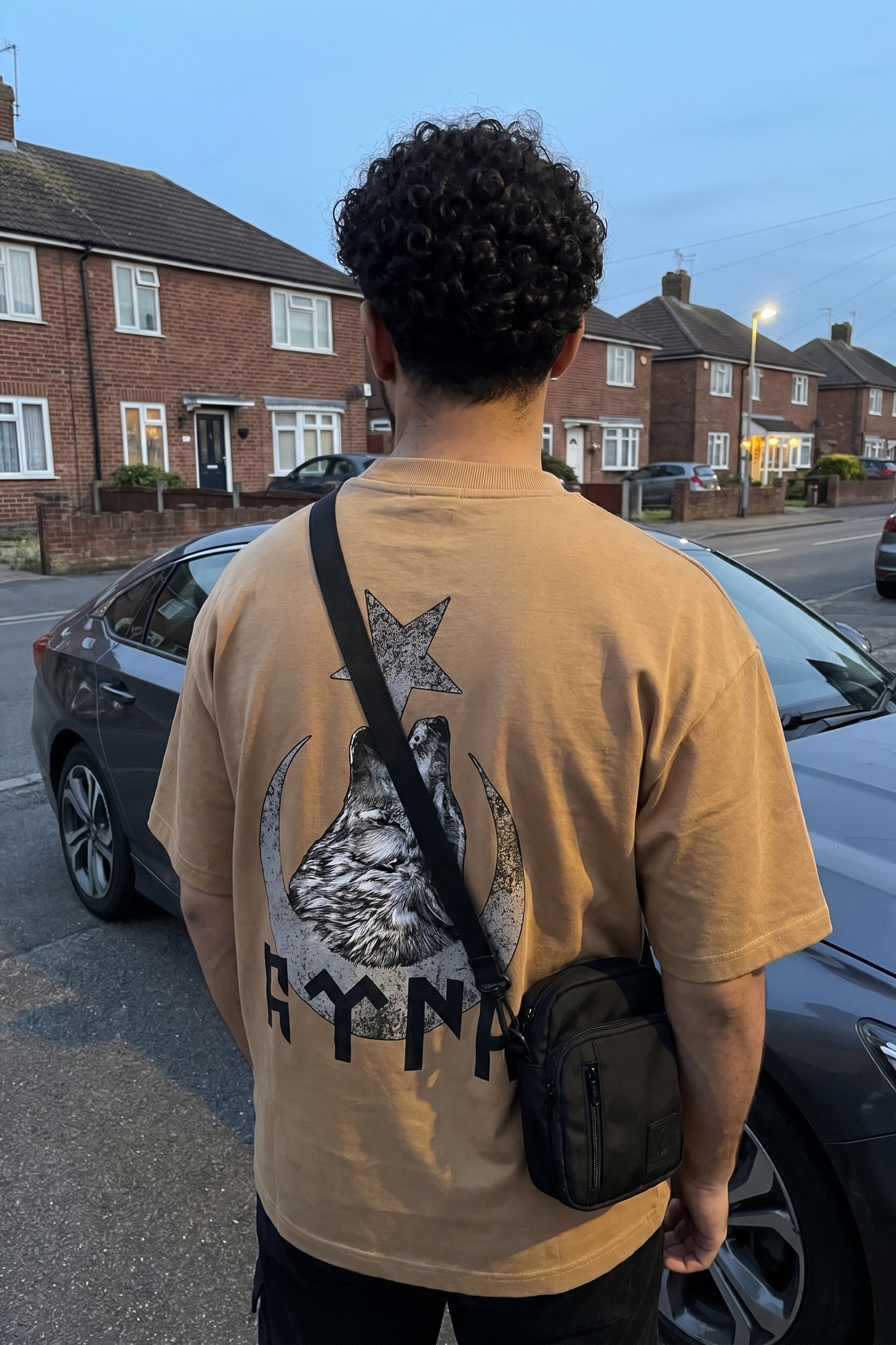 REALSTIL Göktürk Oversized T-Shirt Amber – Model Herren