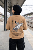 REALSTIL Göktürk Oversized T-Shirt Amber – Model Damen