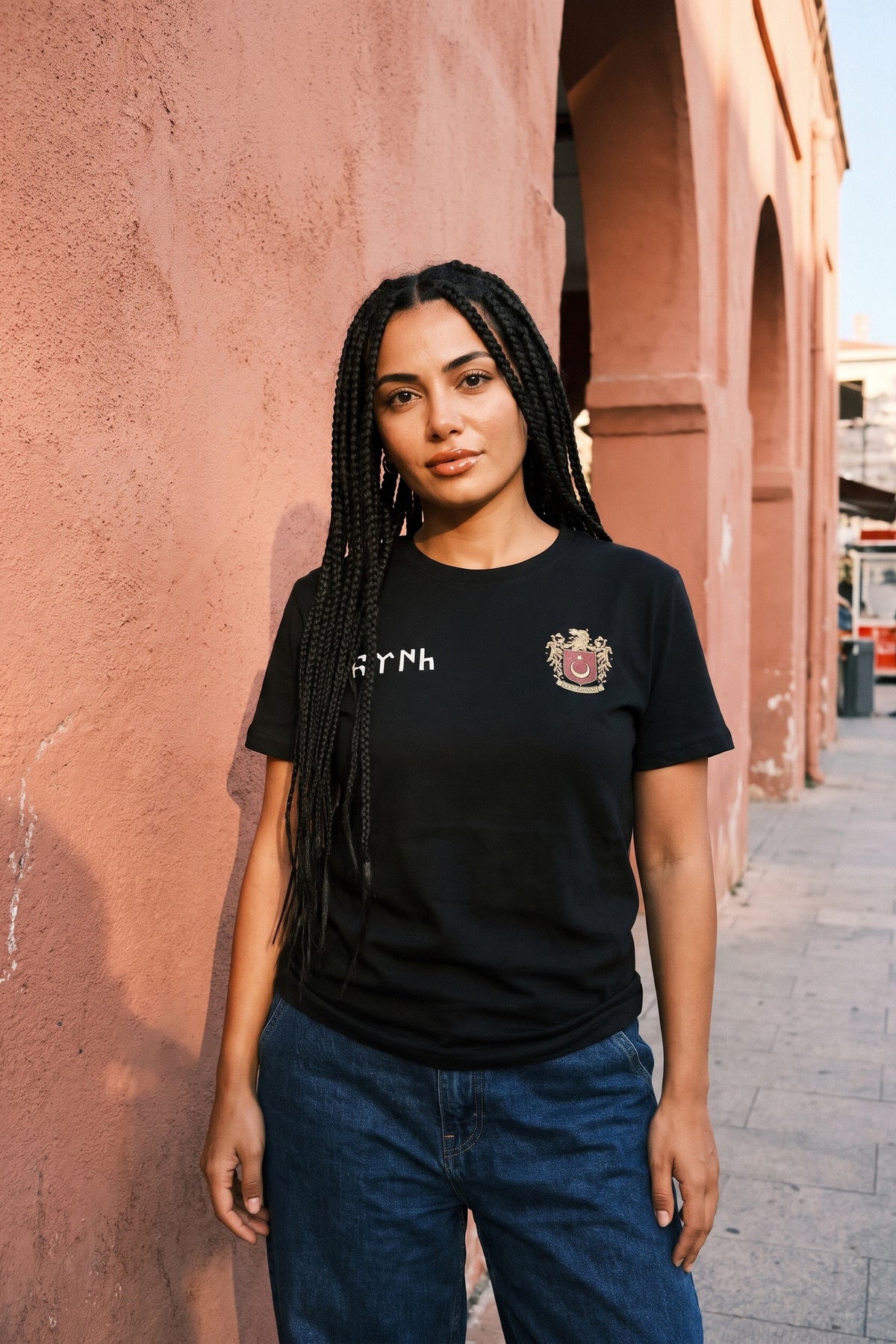 REALSTIL Göktürk Regular Fit T-Shirt Black – Model Damen