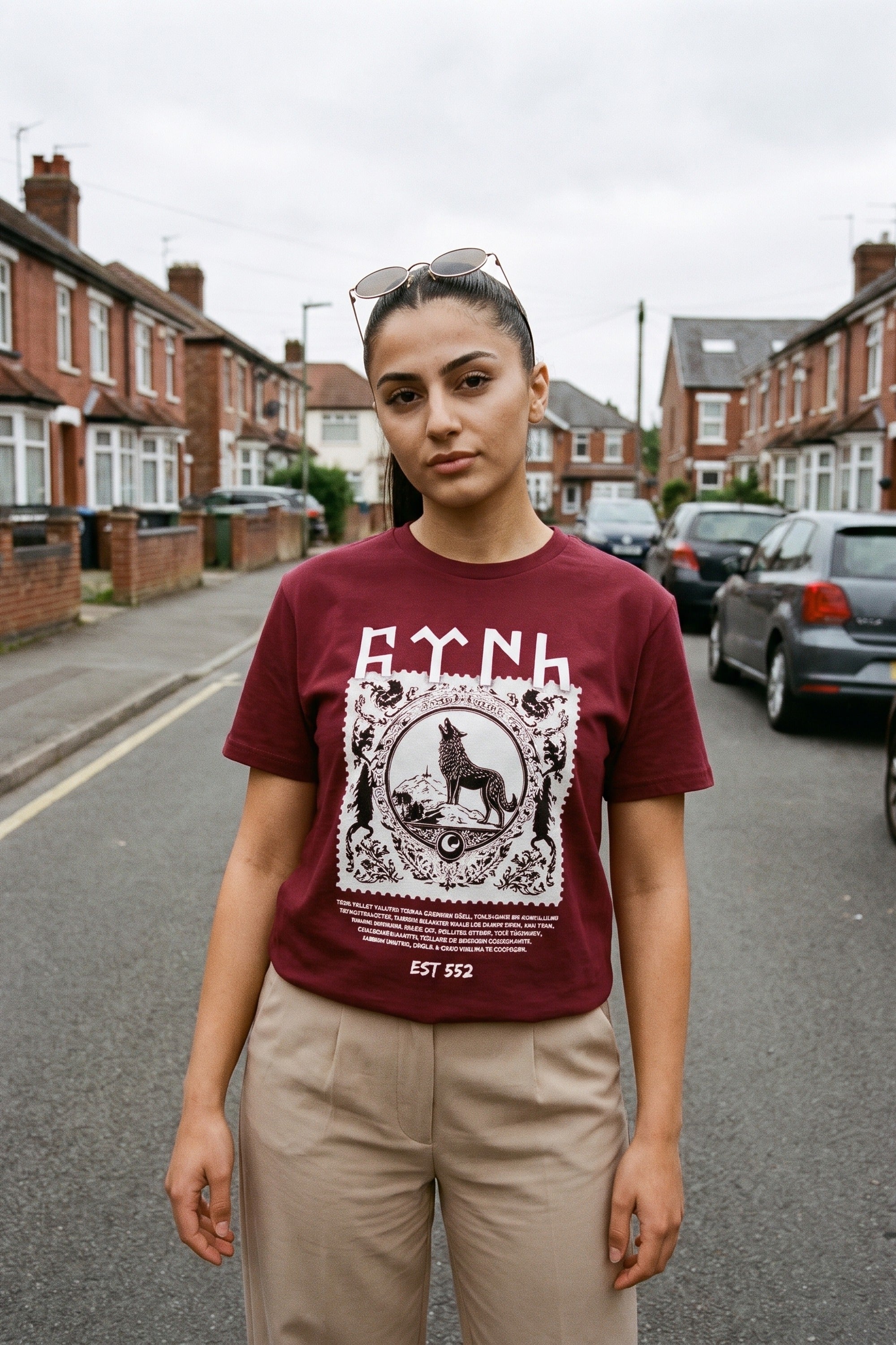 REALSTIL Göktürk Regular Fit T-Shirt Burgundy – Model Damen