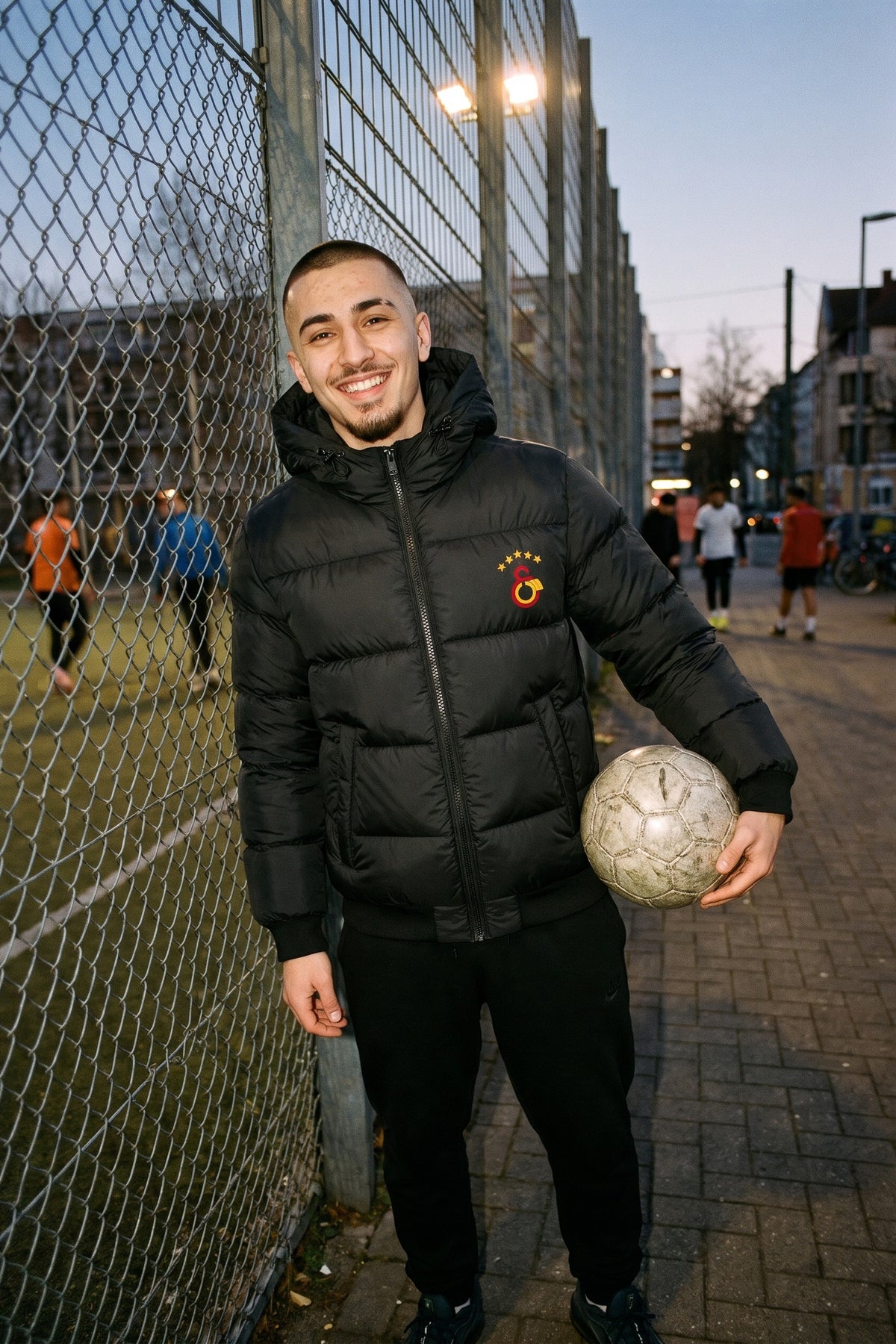 Galatasaray Steppjacke – Cimbom in Schwarz – Model-Foto Herren