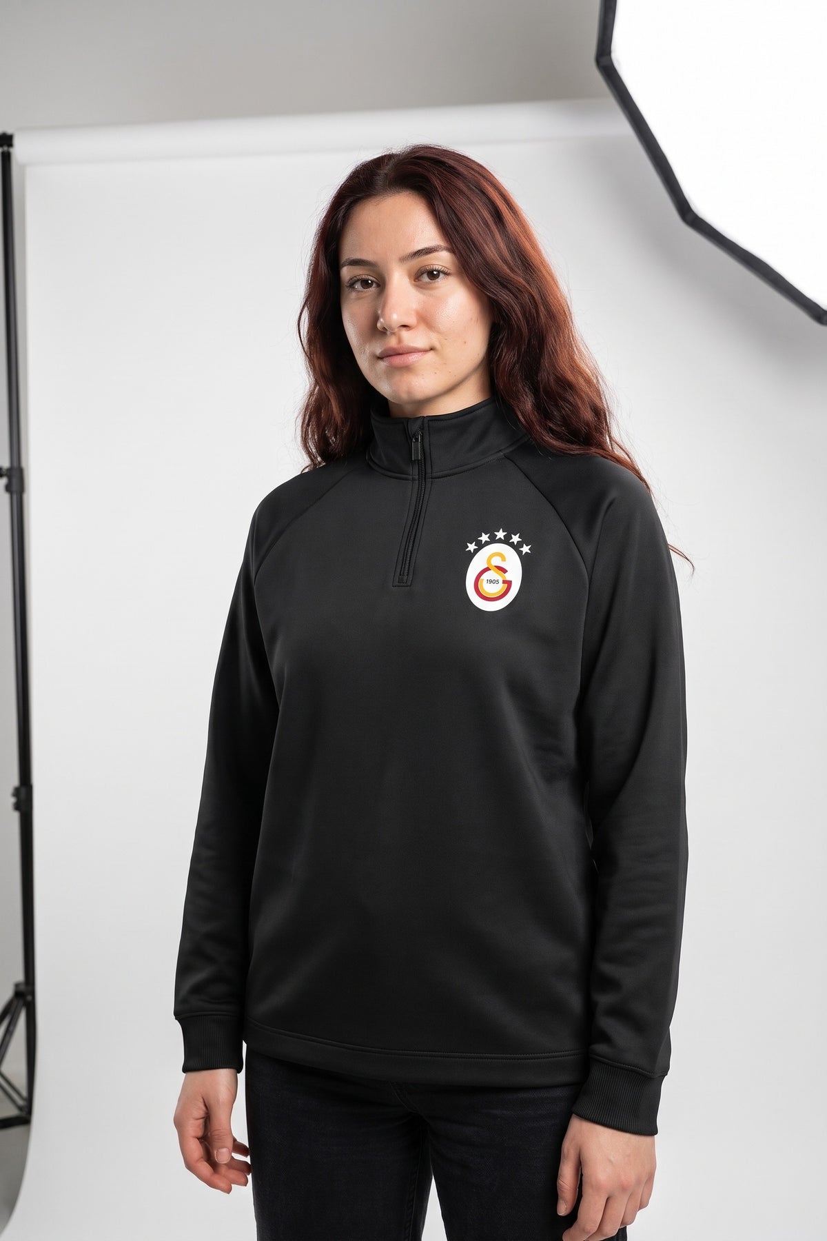 Galatasaray Zip Longsleeve in Schwarz – Model-Foto Damen