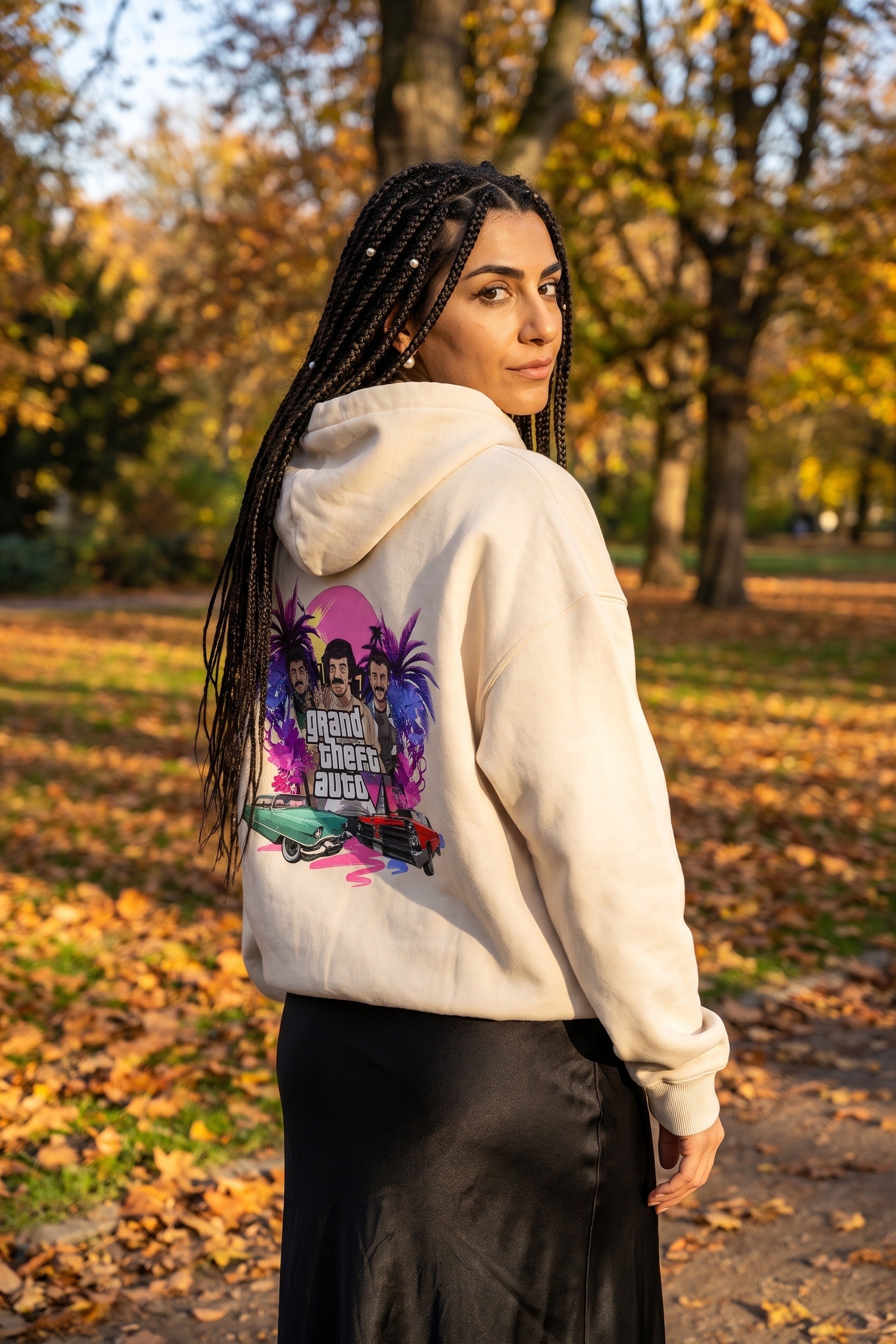 REALSTIL GTA IV Oversized Hoodie White Sand – Model Damen