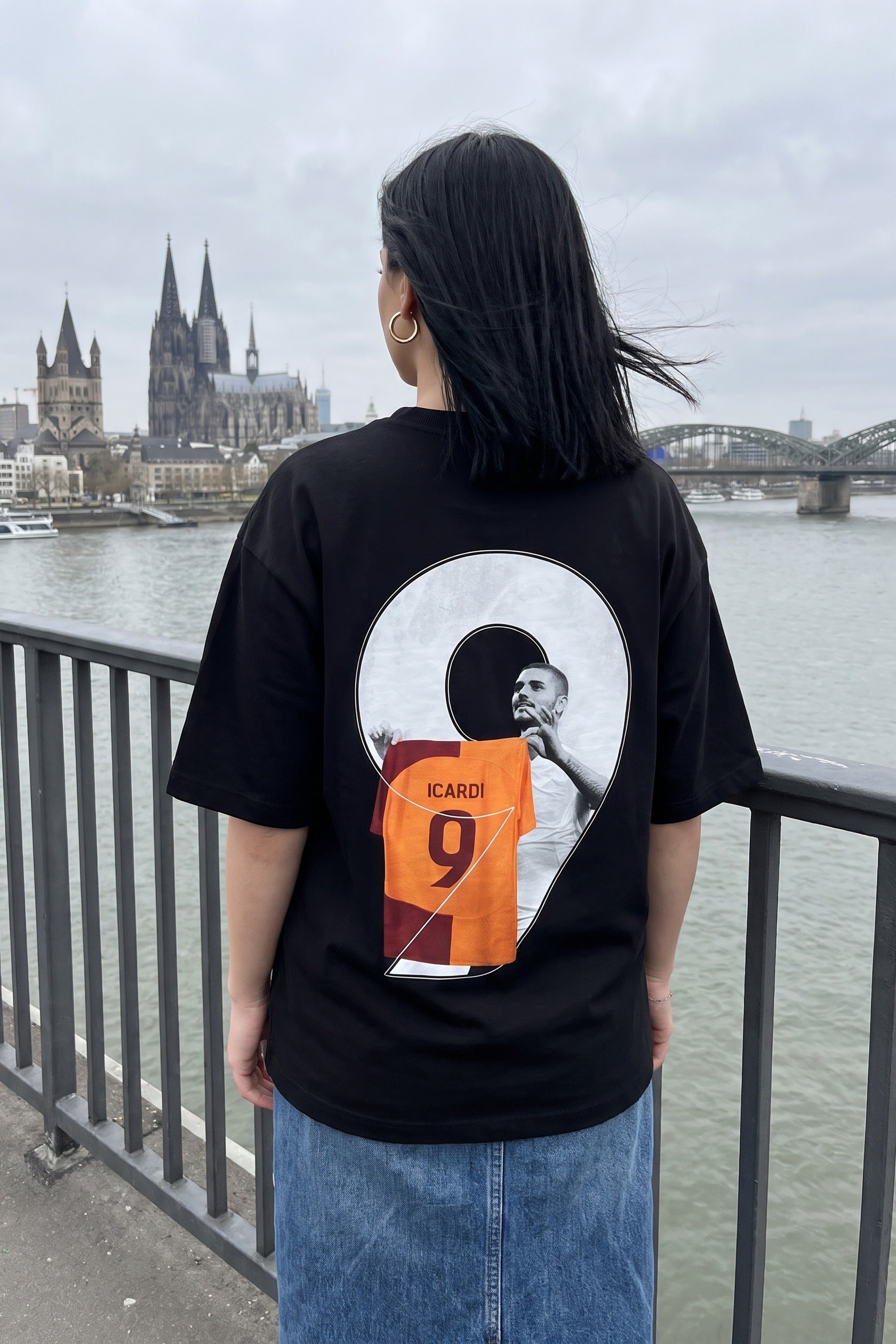 REALSTIL Icardi Oversized T-Shirt Black – Model Damen
