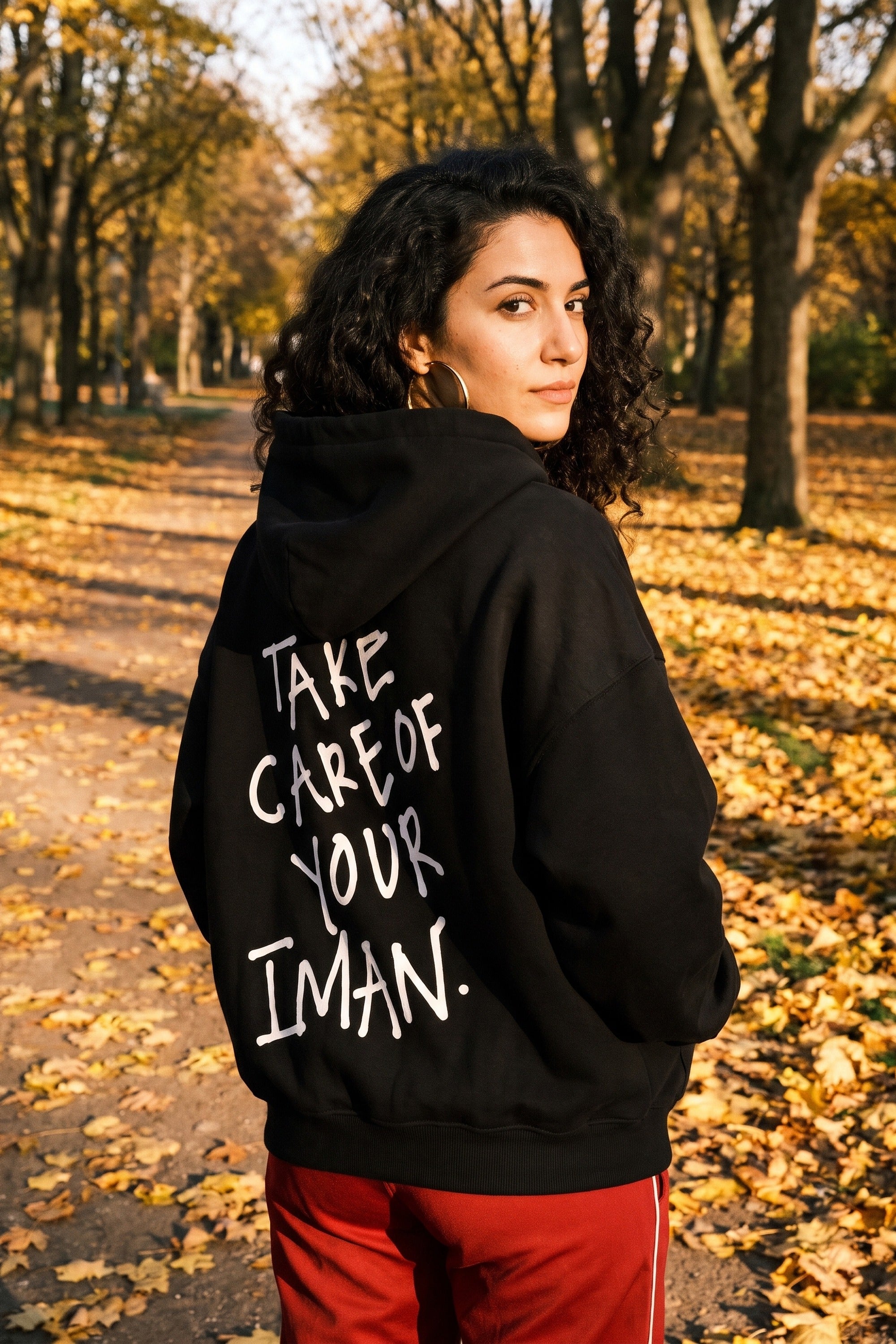 REALSTIL İman Oversized Hoodie Black – Model Damen