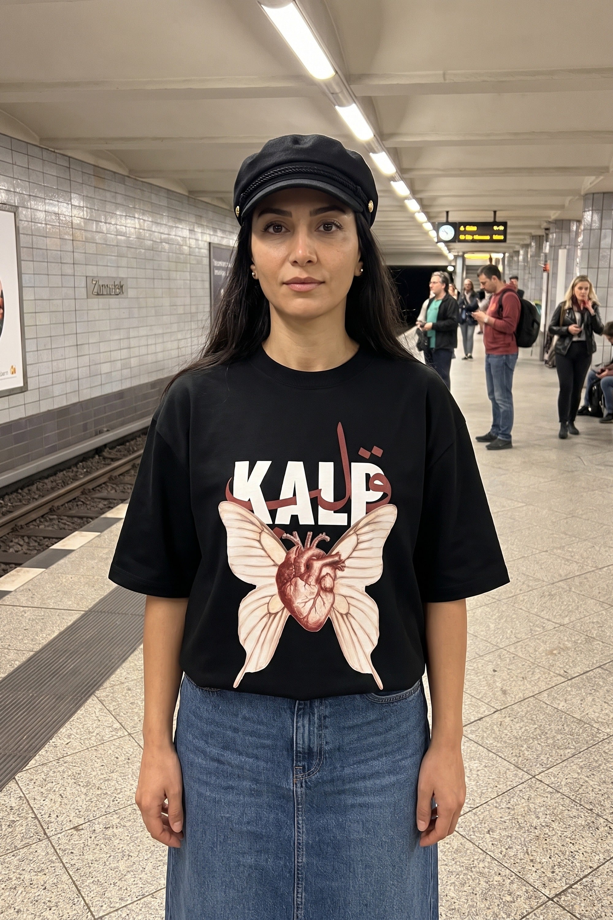REALSTIL Kalp Oversized T-Shirt Black – Model Damen