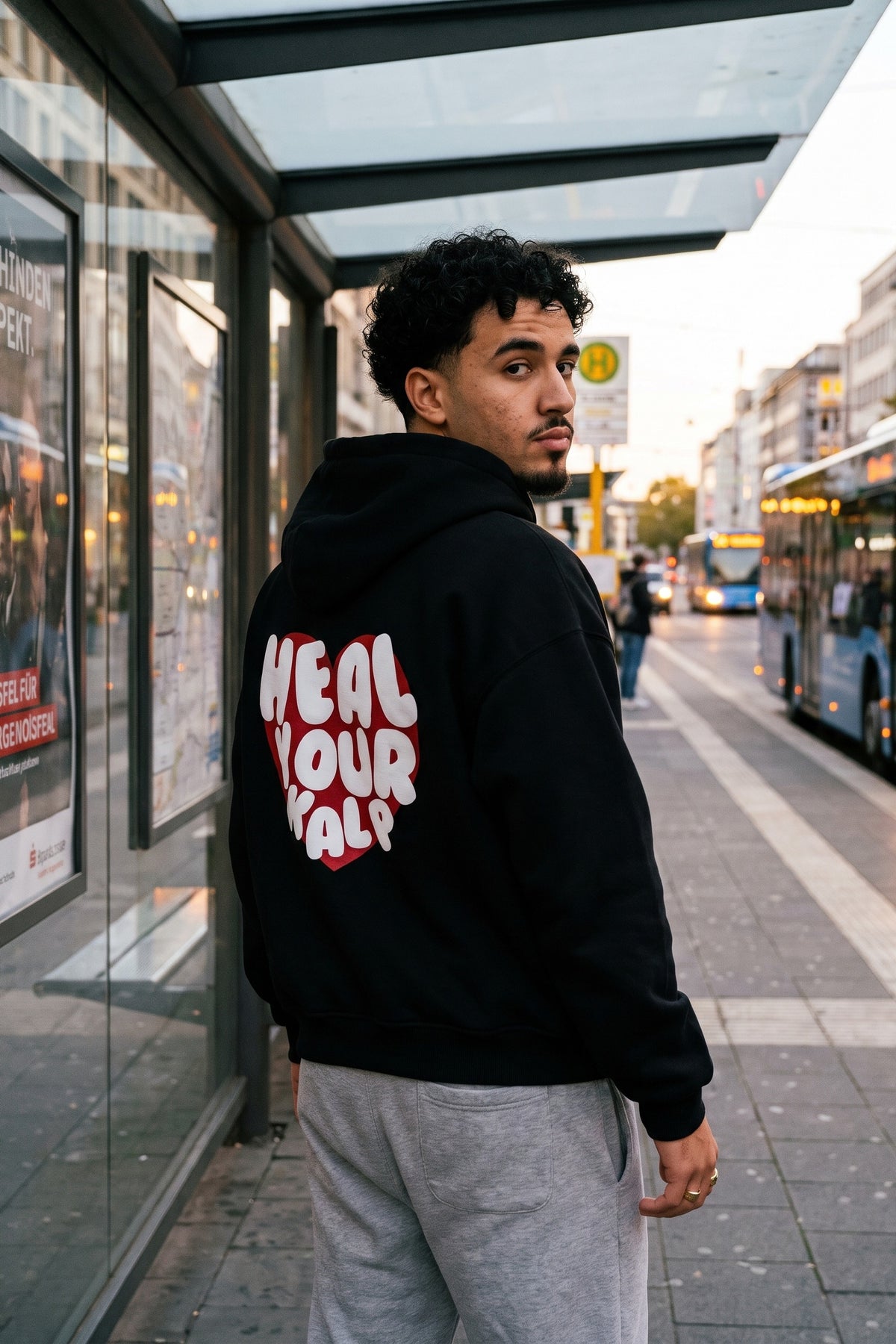 REALSTIL Kalp Oversized Zipper Hoodie Black – Model Herren