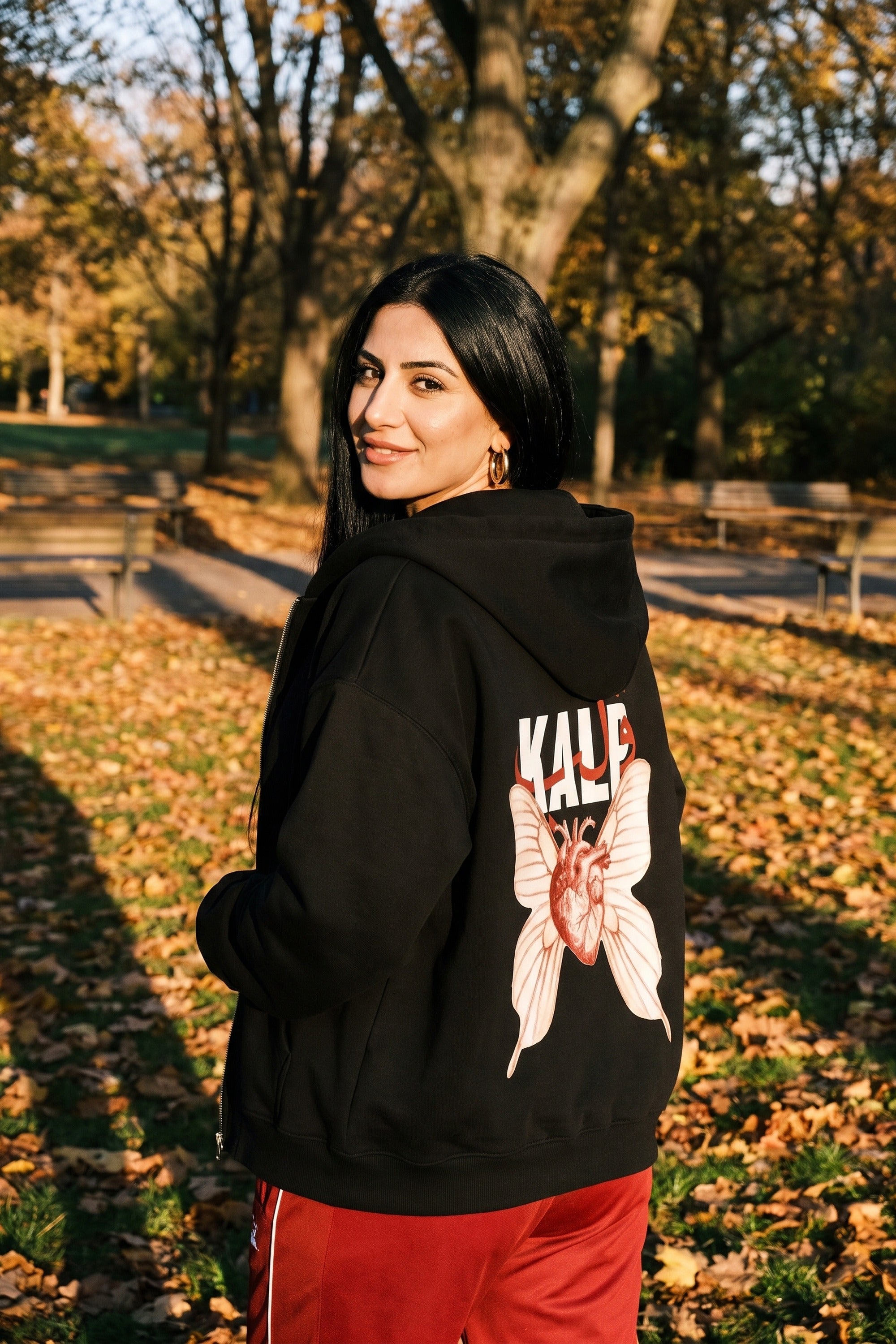 REALSTIL Kalp Oversized Zipper Hoodie Black – Model Damen