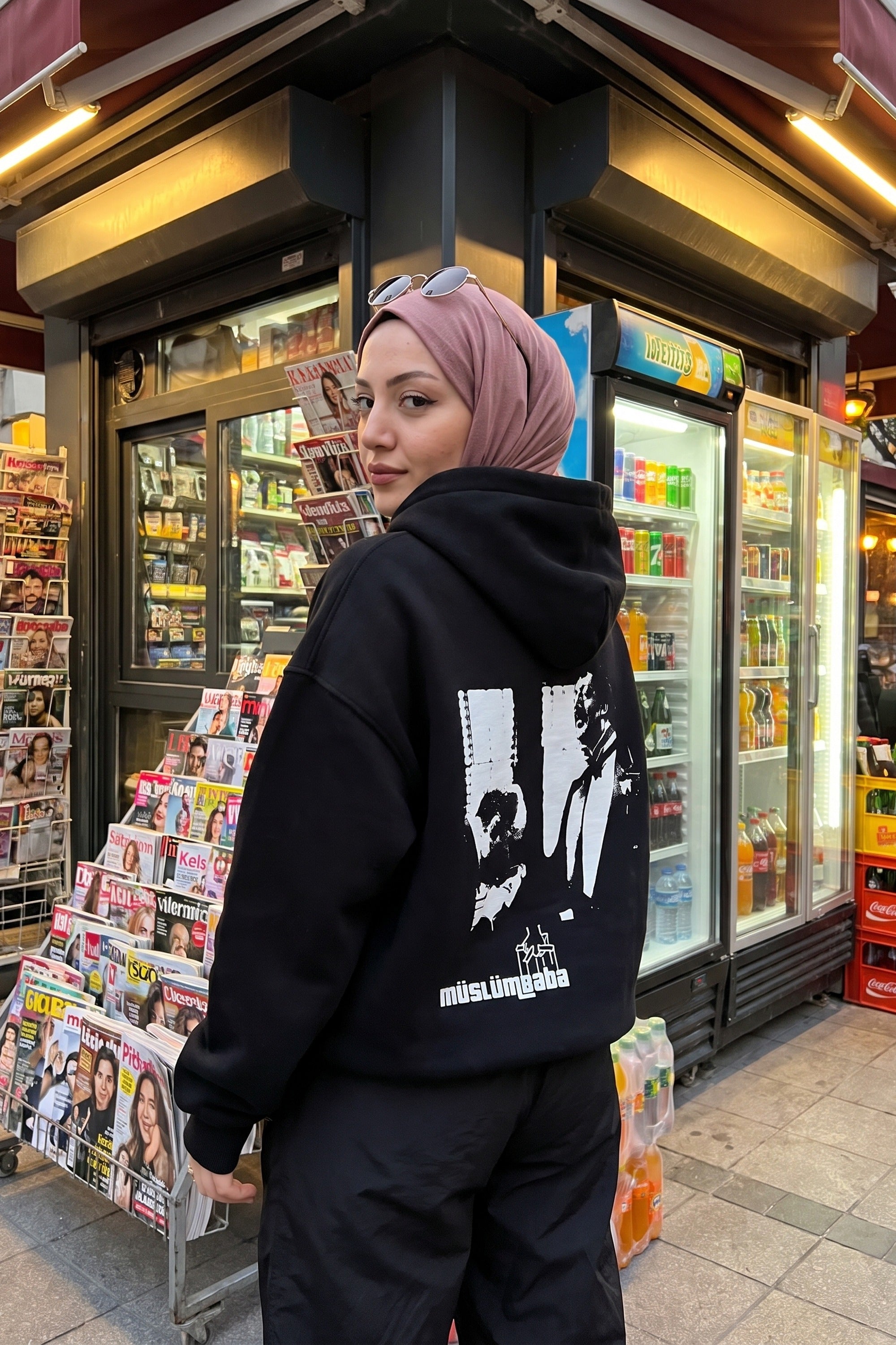 REALSTIL Müslüm Gürses Oversized Hoodie Black – Model Damen