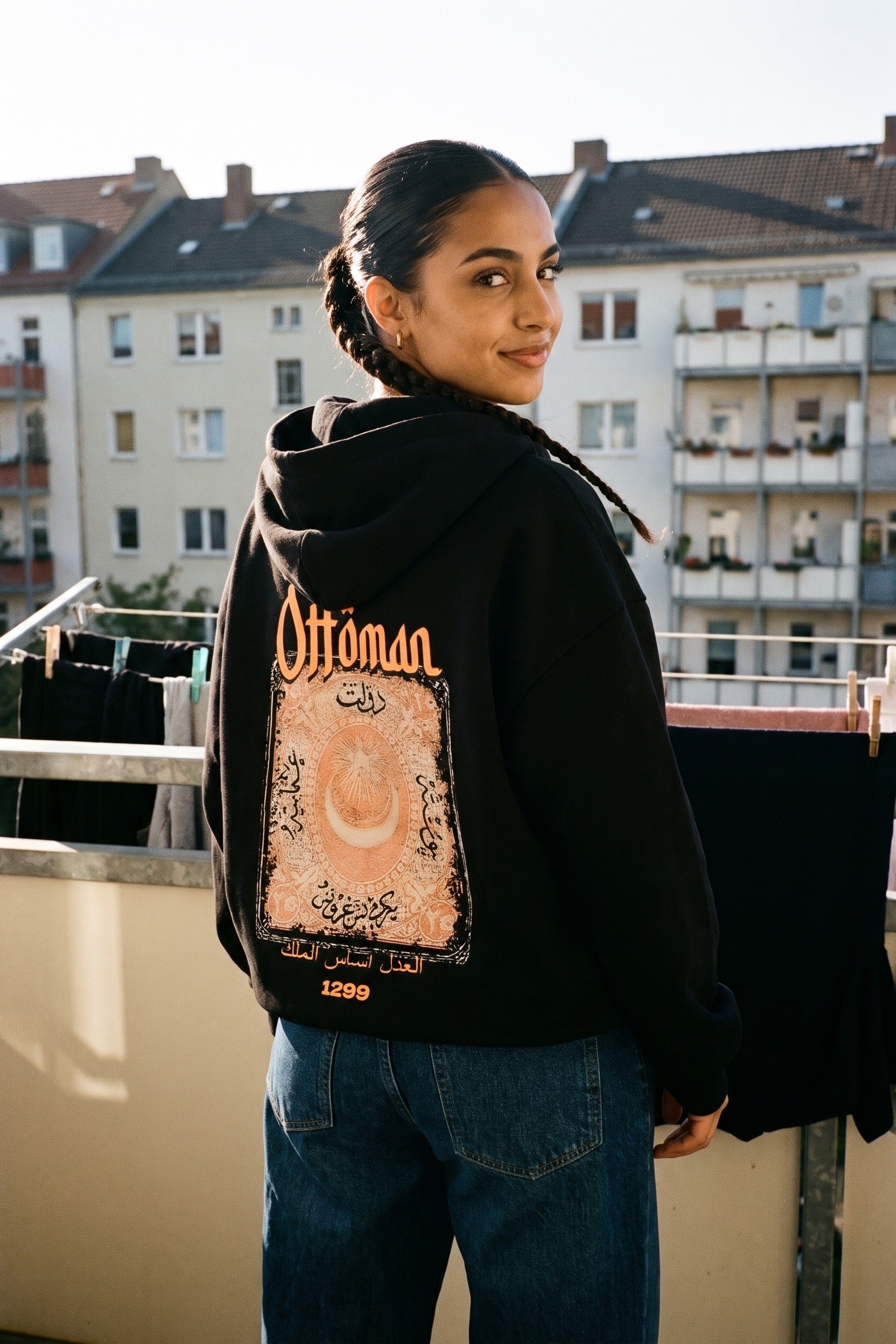 REALSTIL Ottoman Oversized Zipper Hoodie Black – Model Damen
