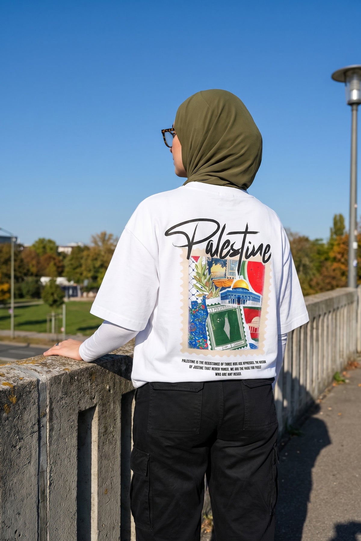 REALSTIL Palestine Oversized T-Shirt White – Model Damen