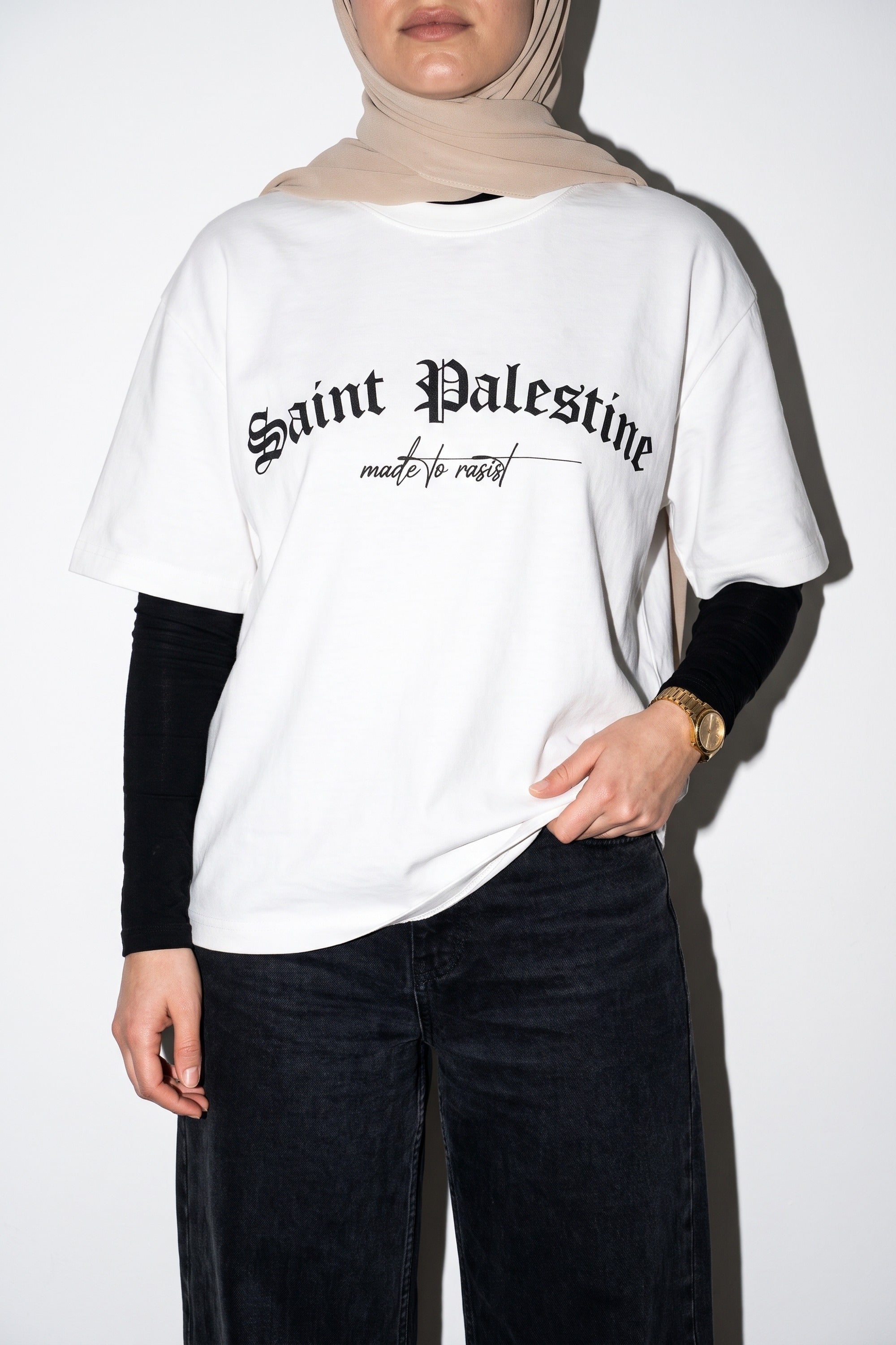 REALSTIL Saint Palestine Oversized T-Shirt White – Model Damen