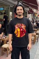 REALSTIL Rafa Leão Oversized T-Shirt Black – Model Herren