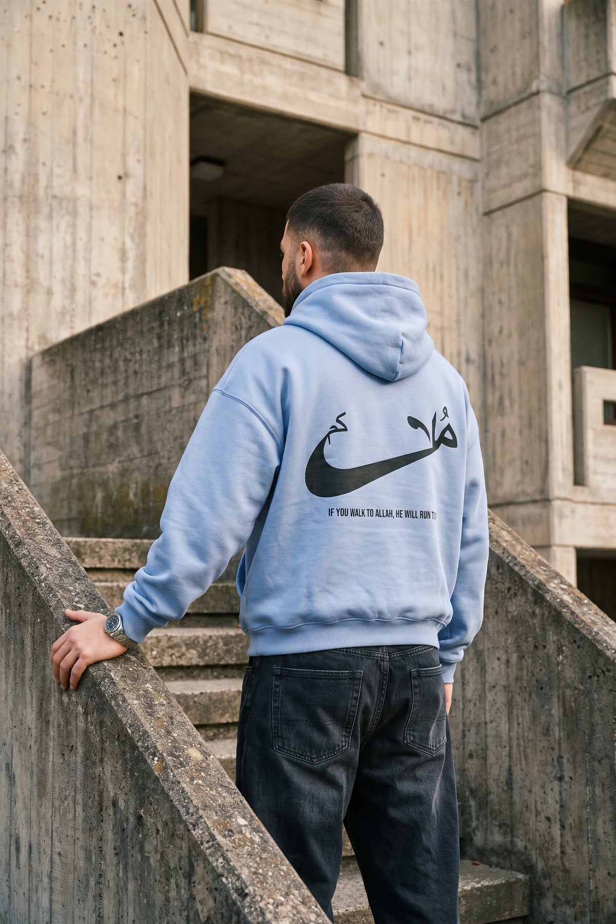 REALSTIL Run Oversized Hoodie Powder Blue – Model Herren