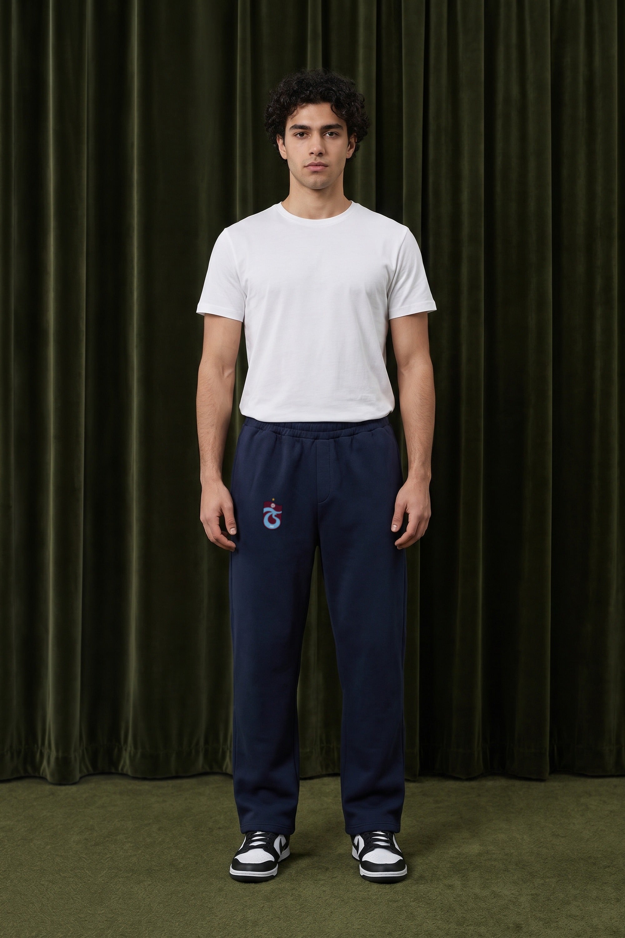 Trabzonspor Oversized Jogger in Deep Navy – getragen im Studio