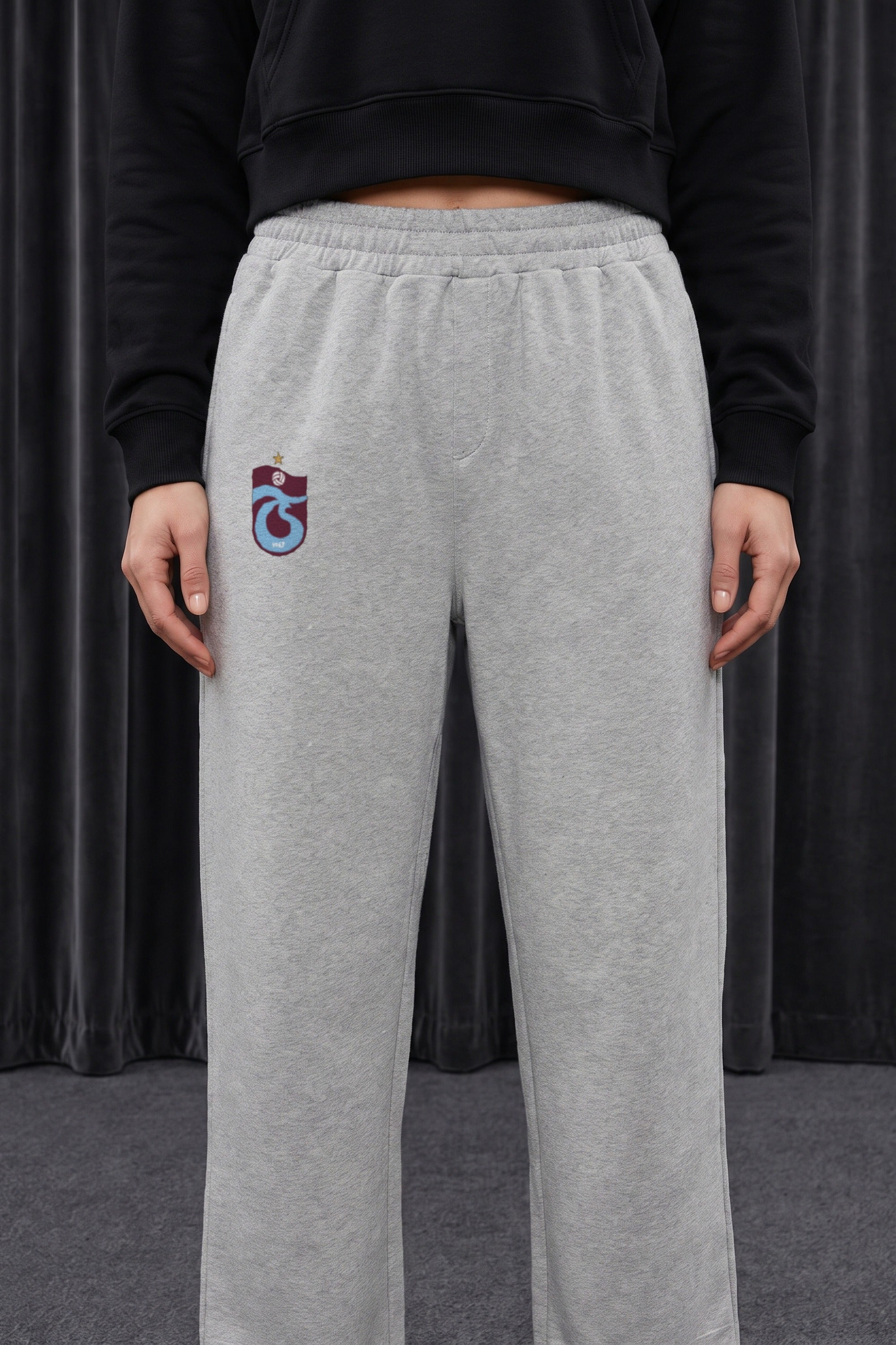 Trabzonspor Oversized Jogger in Heather Grey – Nahaufnahme des Prints