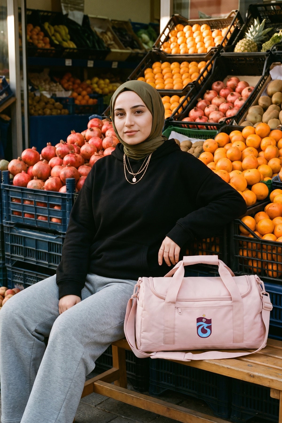 Trabzonspor Sporttasche in Fresh Pink – Model-Foto