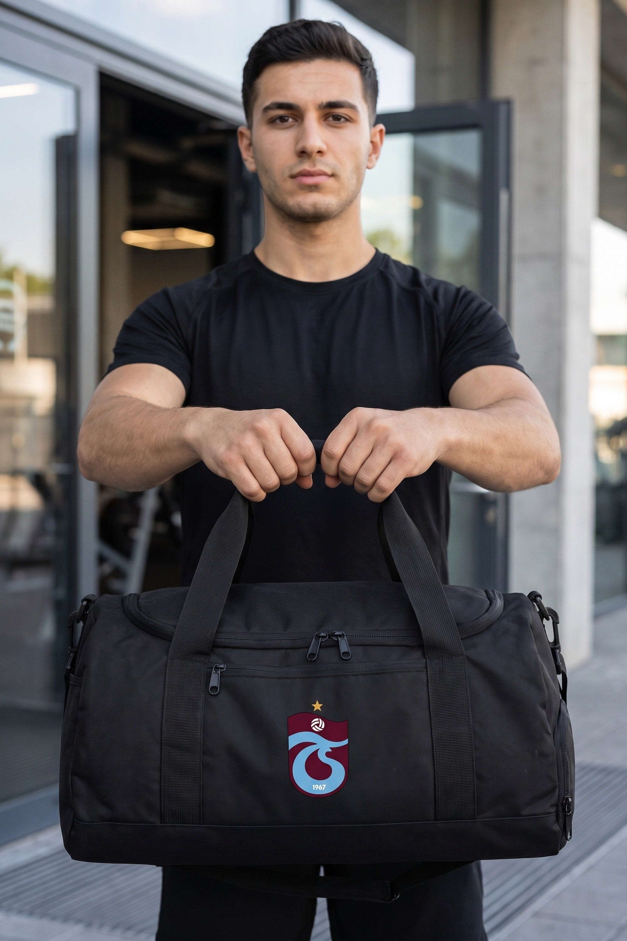Trabzonspor Sporttasche in Schwarz – Model-Foto
