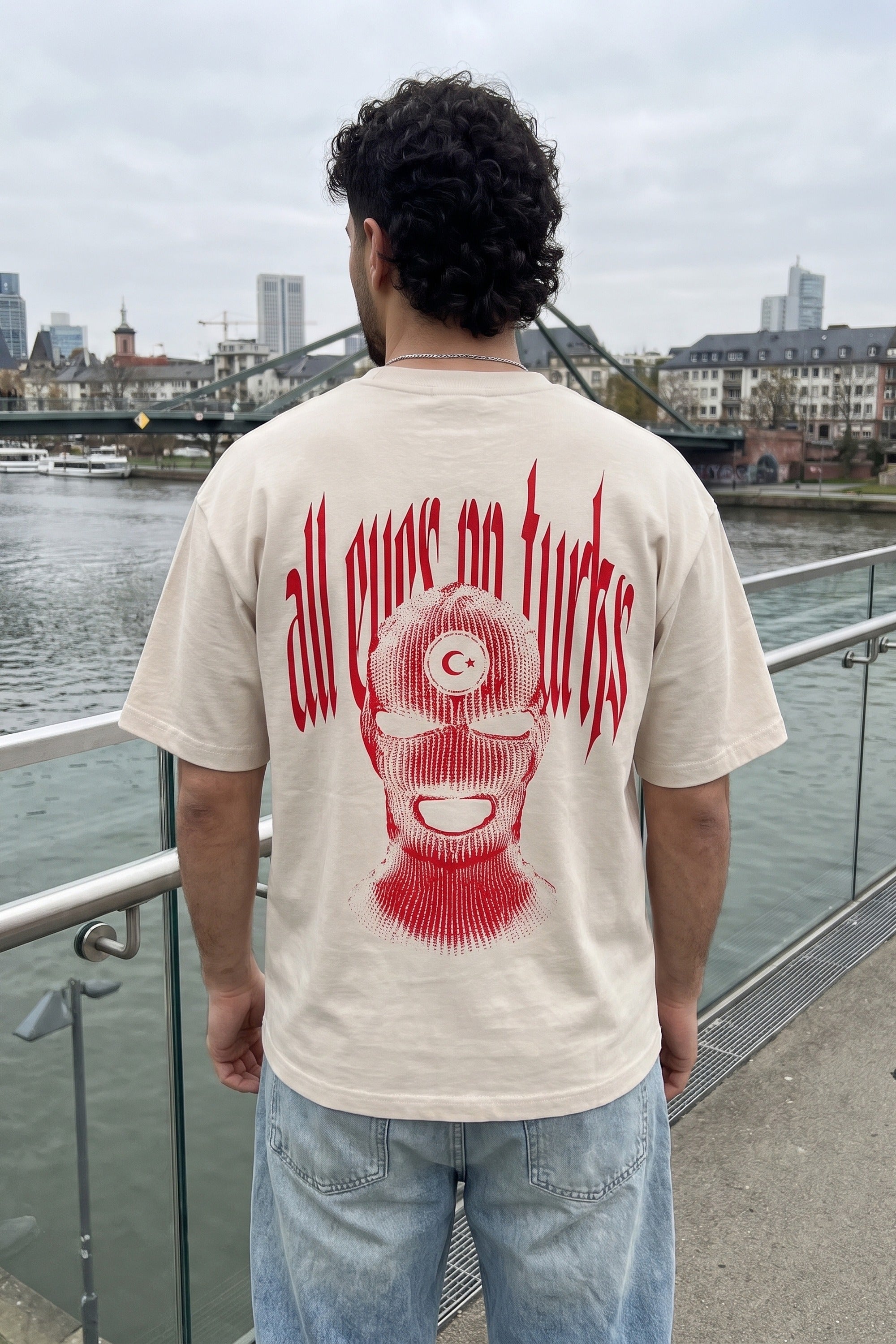 REALSTIL Türk Oversized T-Shirt Sand – Model Herren