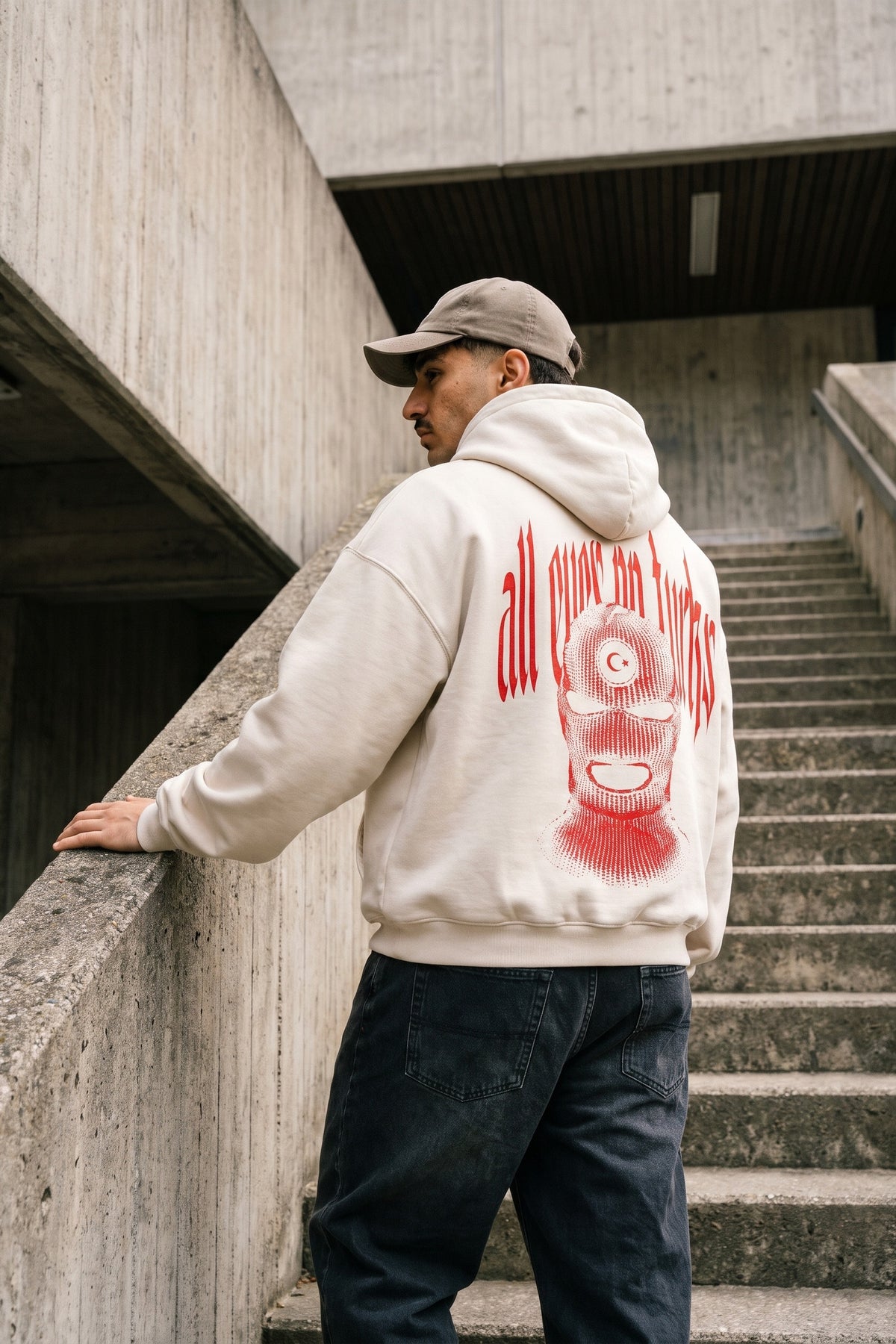 REALSTIL Türk Oversized Zipper Hoodie White Sand – Model Herren