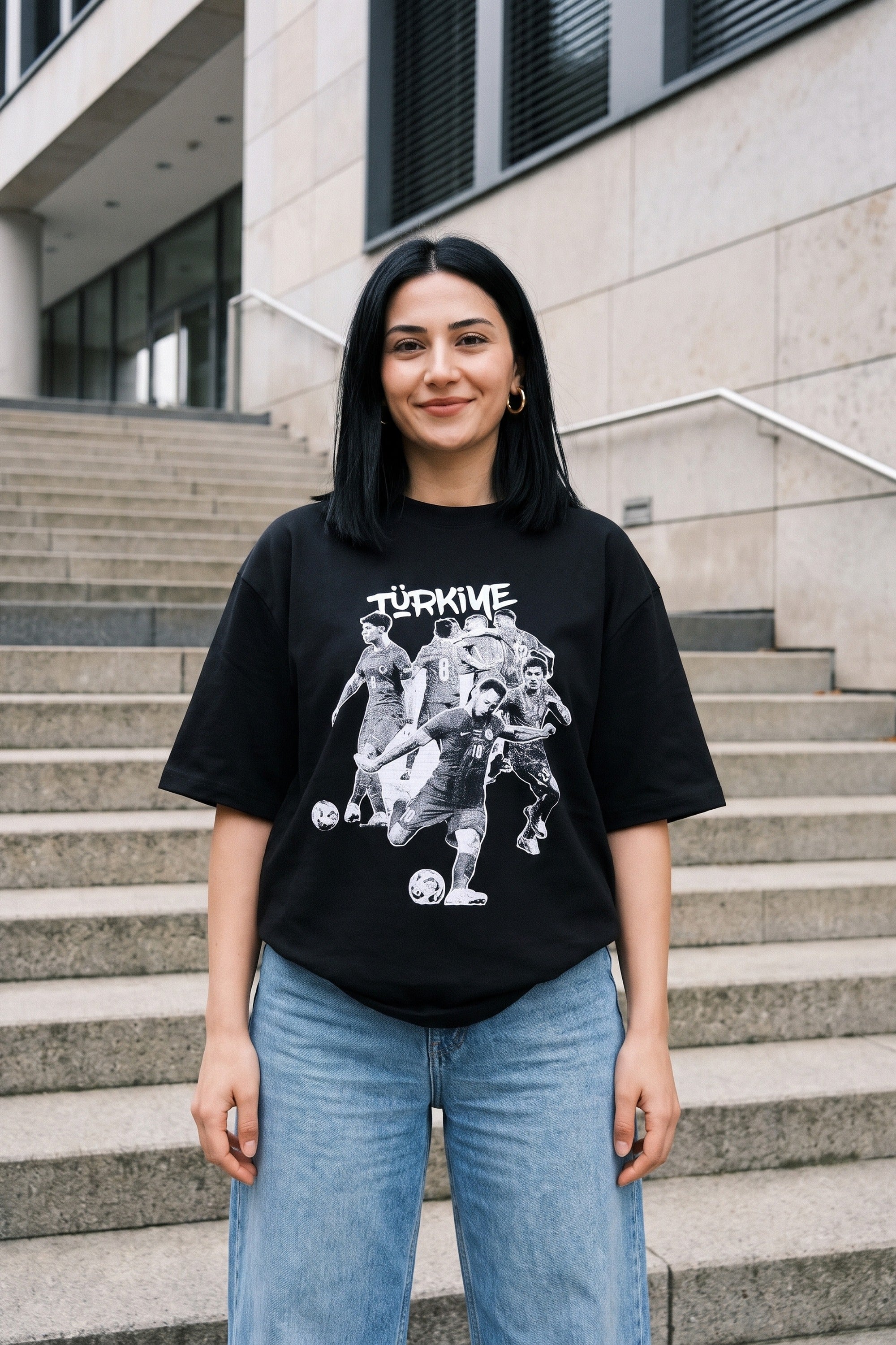 REALSTIL Türkiye Oversized T-Shirt Black – Model Damen