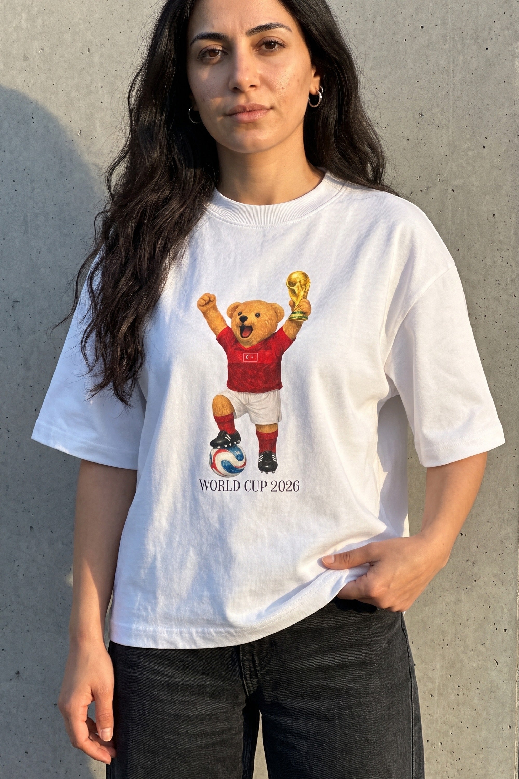 REALSTIL Türkiye Oversized T-Shirt White – Model Damen