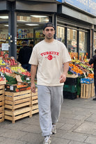 REALSTIL Türkiye Oversized T-Shirt Sand – Model Herren