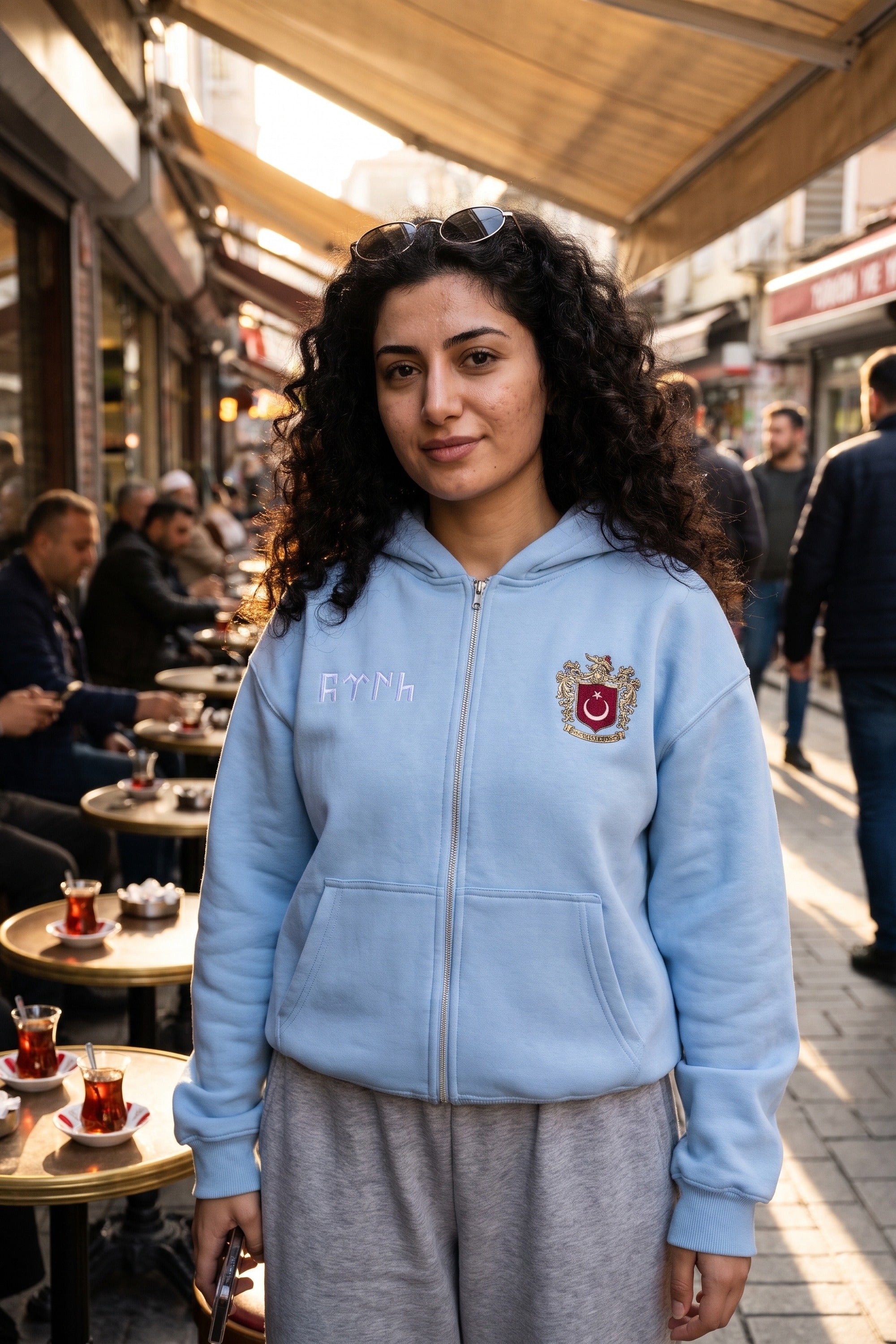 REALSTIL Türkiye Oversized Zipper Hoodie Powder Blue – Model Damen